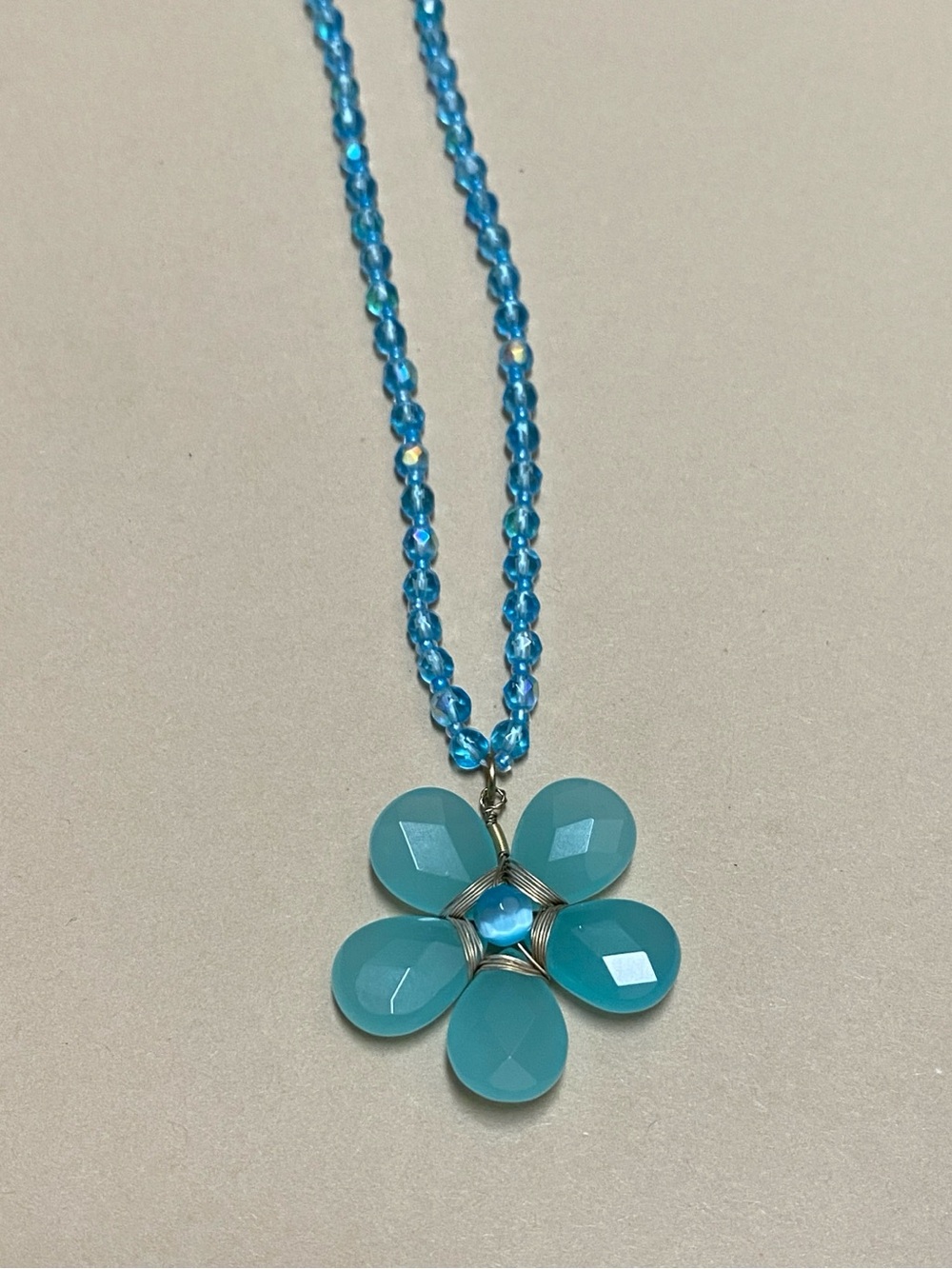 Vintage Y2K Blue Beaded Necklace with Flower Pendant